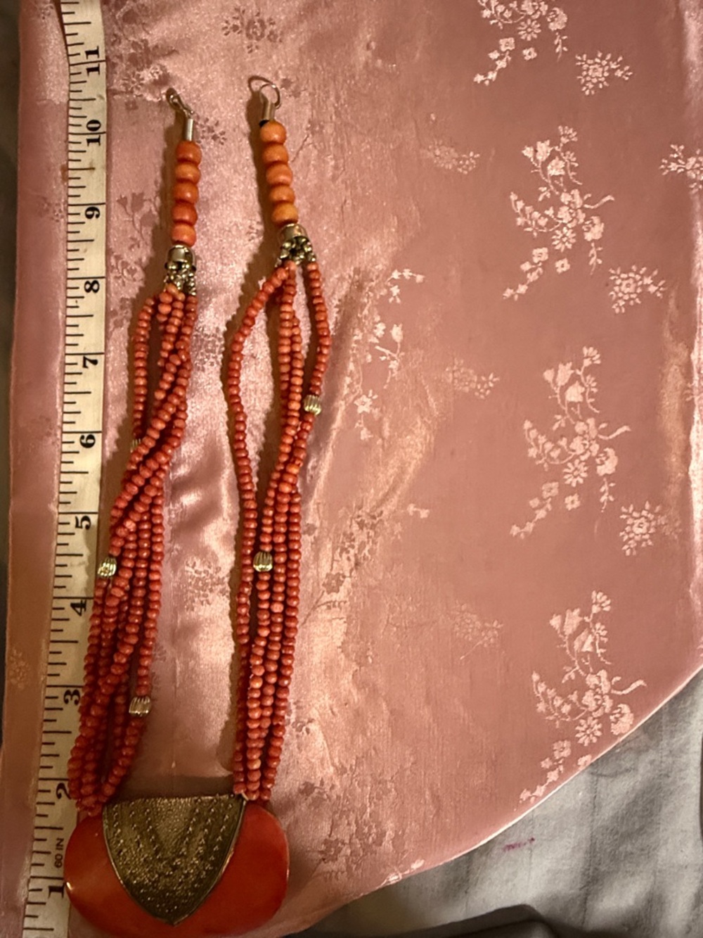 Spiny oyster coral necklace - Picture 4 of 4